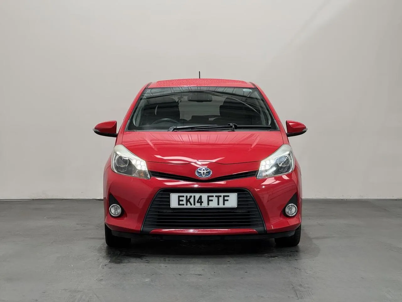 Toyota Yaris 2014 photo 2