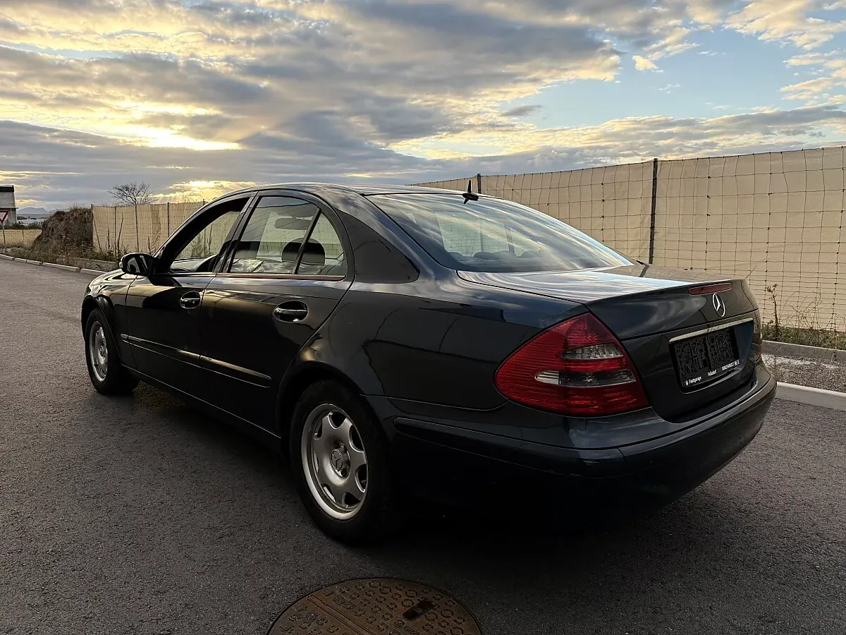 Mercedes-Benz E-Class 2002 photo 3