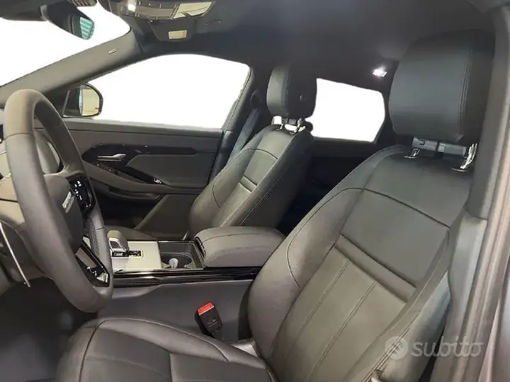 Land Rover Evoque 2025 photo 3