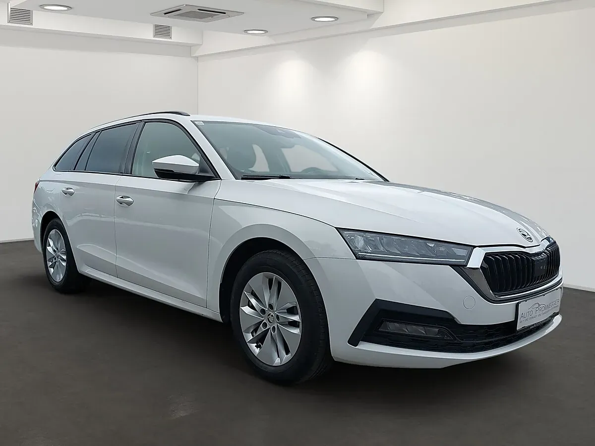 Skoda Octavia 2021 photo 3