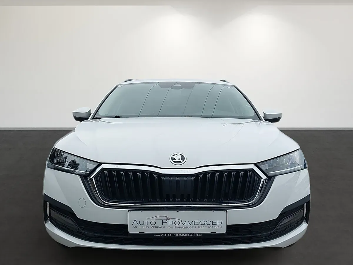 Skoda Octavia 2021 photo 2