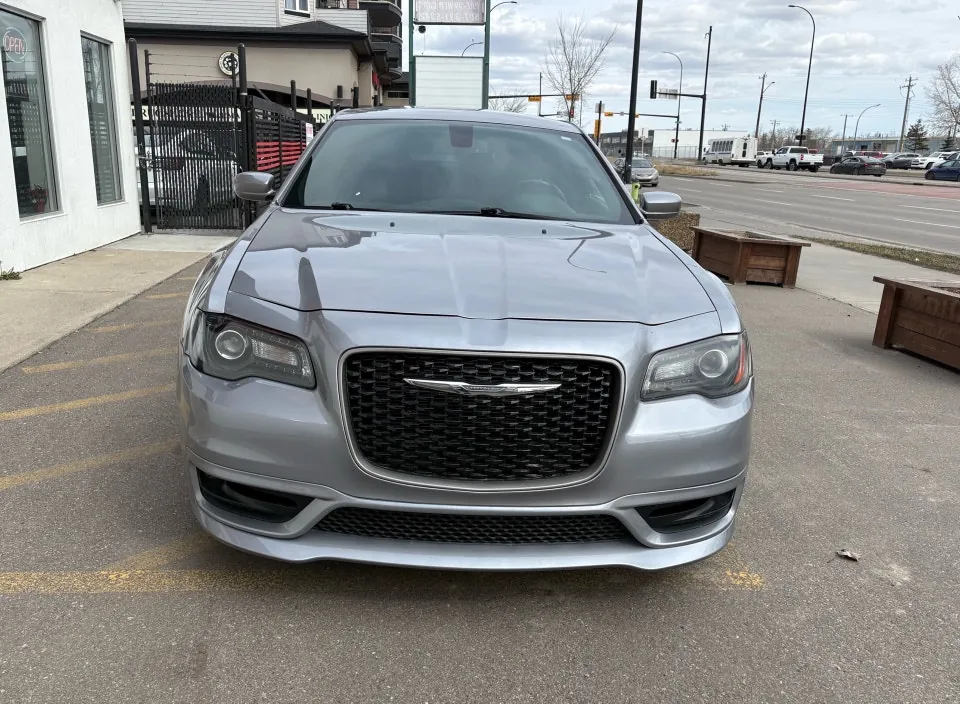 Chrysler 300 2018 photo 3