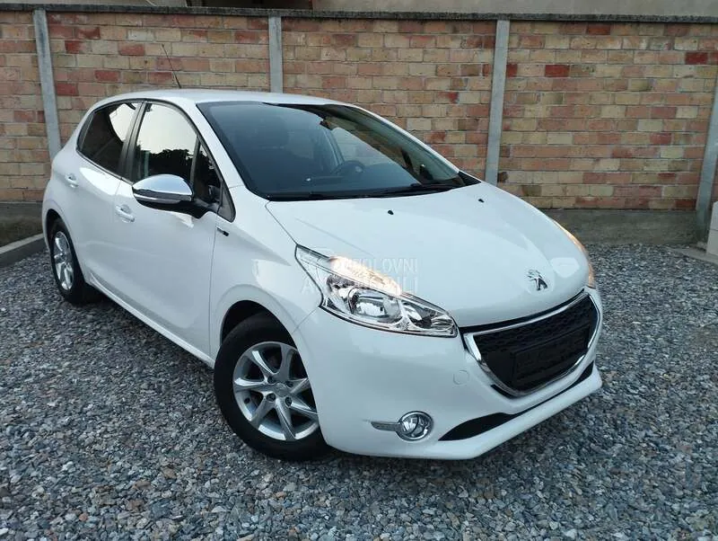 Peugeot 208 2015 photo 4