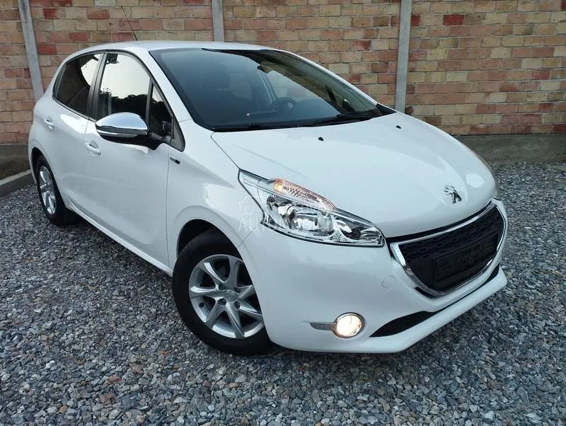 Peugeot 208 2015 photo 3