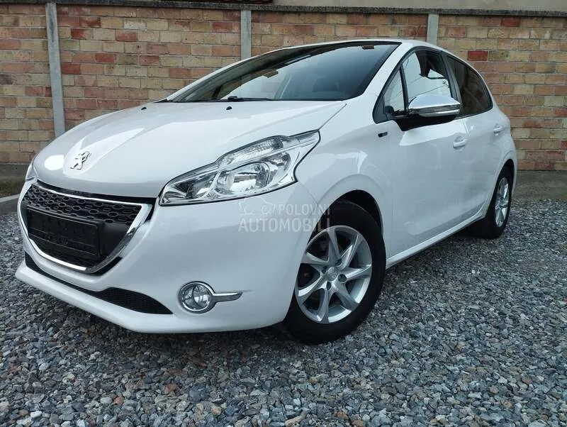 Peugeot 208 2015 photo 2