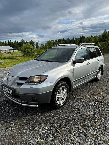 Mitsubishi Outlander 2004 photo 2