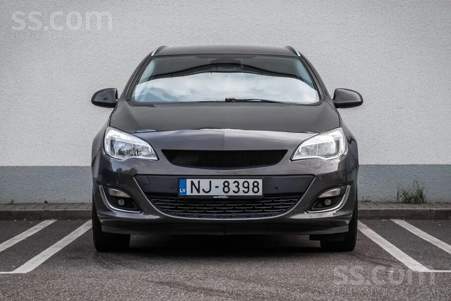 Opel Astra 2014 photo 2