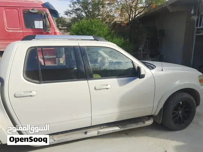 Ford Explorer 2010 photo 2