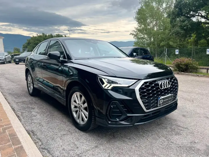 Audi Q3 2021 photo 2