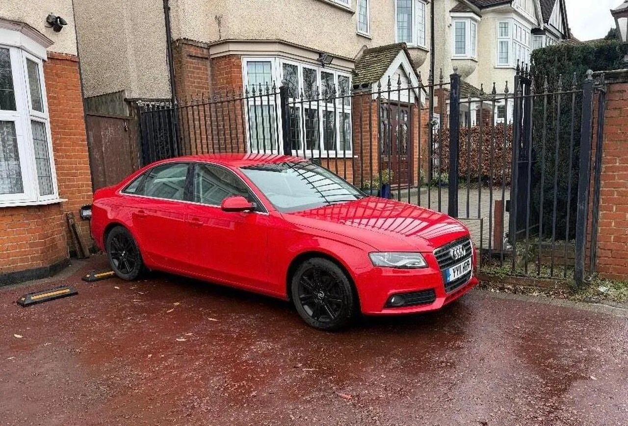 Audi A4 2011 photo 2
