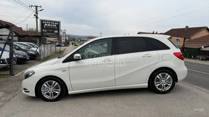 Mercedes-Benz B 200 2012 photo 3