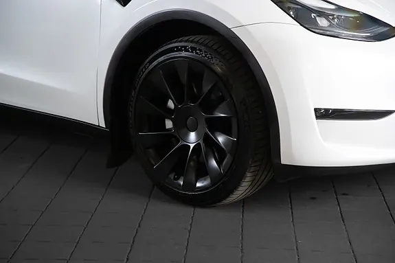 Tesla Model Y 2023 photo 4