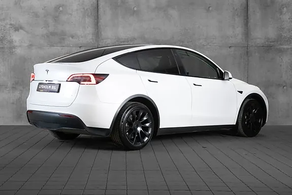 Tesla Model Y 2023 photo 3