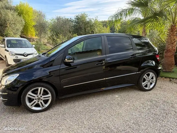 Mercedes-Benz B-Class 2009 photo 2