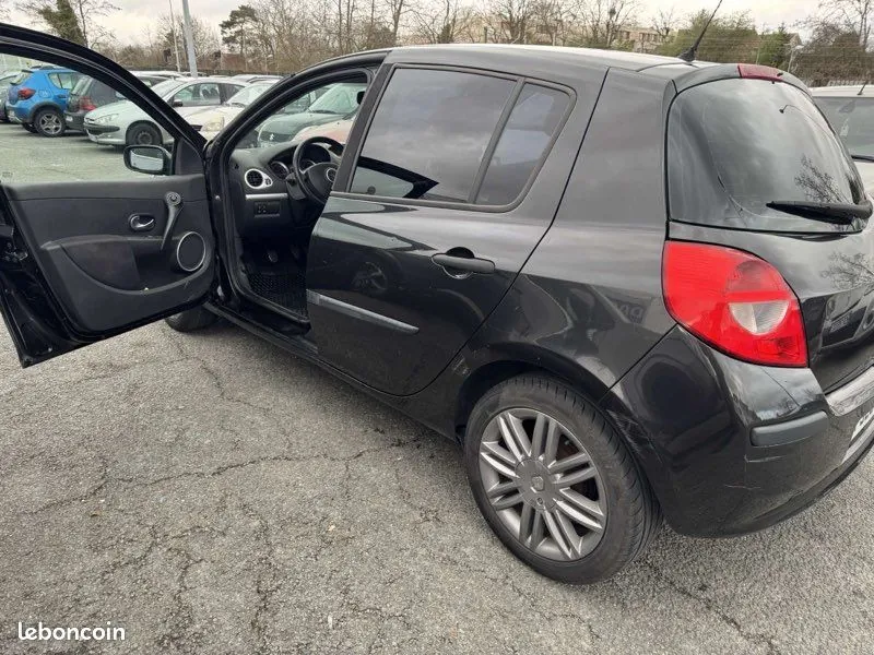 Renault Clio 2006 photo 2