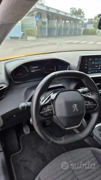 Peugeot 208 2023 photo 2