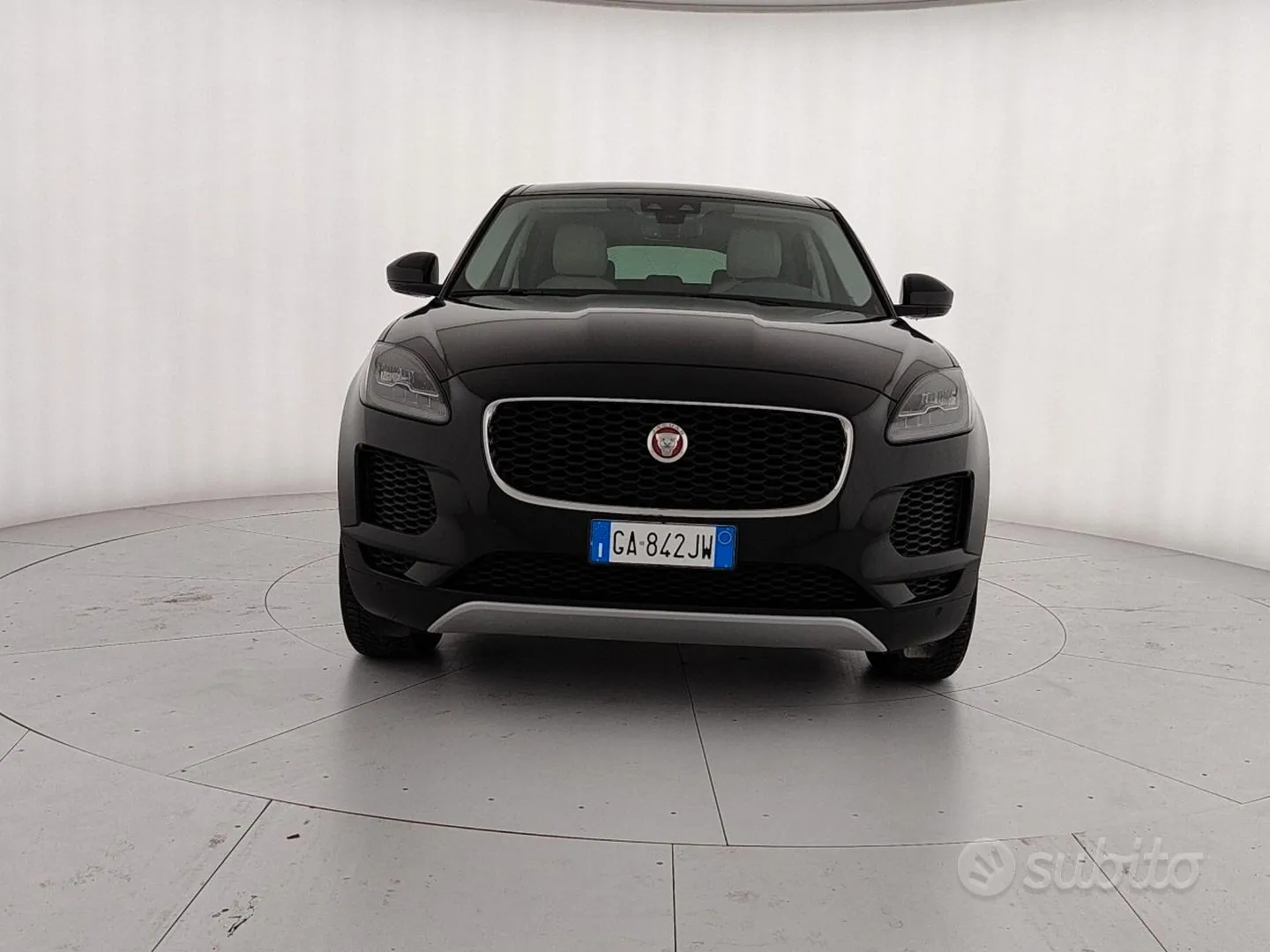 Jaguar E-Pace 2020 photo 2