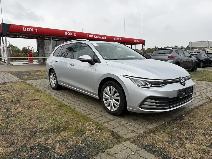 Volkswagen Golf 2023 photo 2