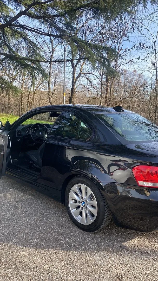 BMW 120D Coupé 2011 photo 2