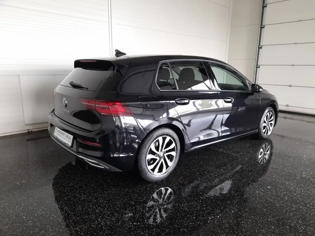 Volkswagen Golf 2022 photo 2