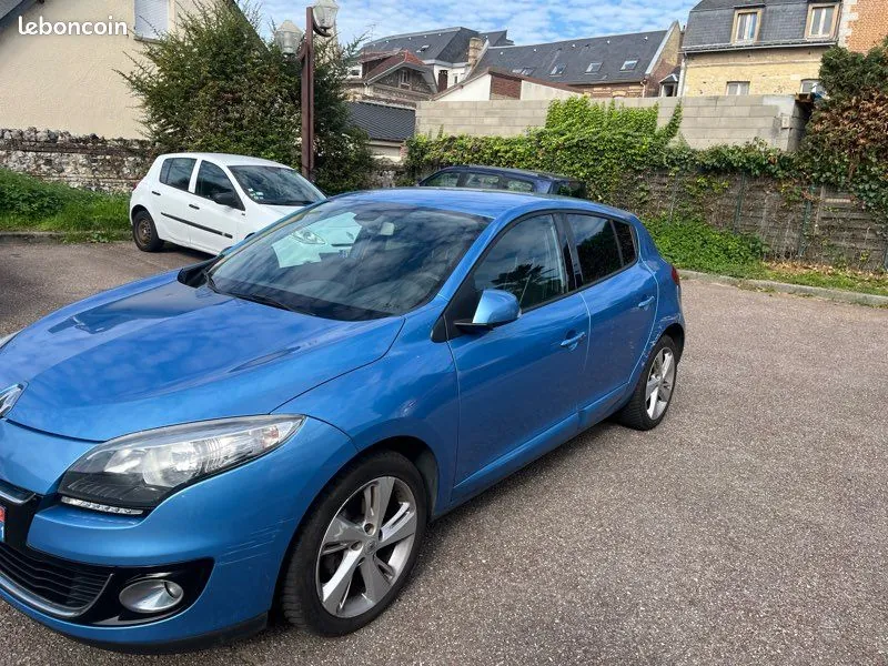 Renault Megane 2012 photo 2