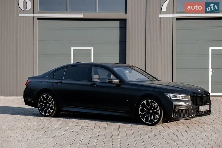 BMW 7 Series 2022 photo 2