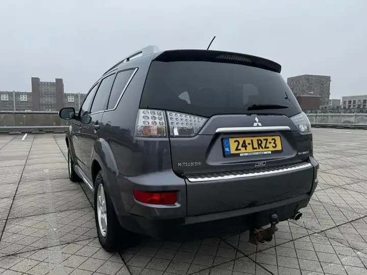 Mitsubishi Outlander 2010 photo 3