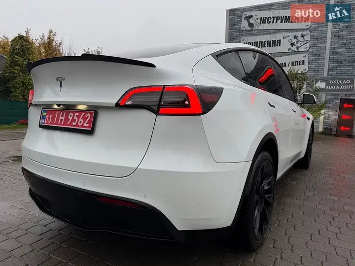 Tesla Model Y 2021 photo 2