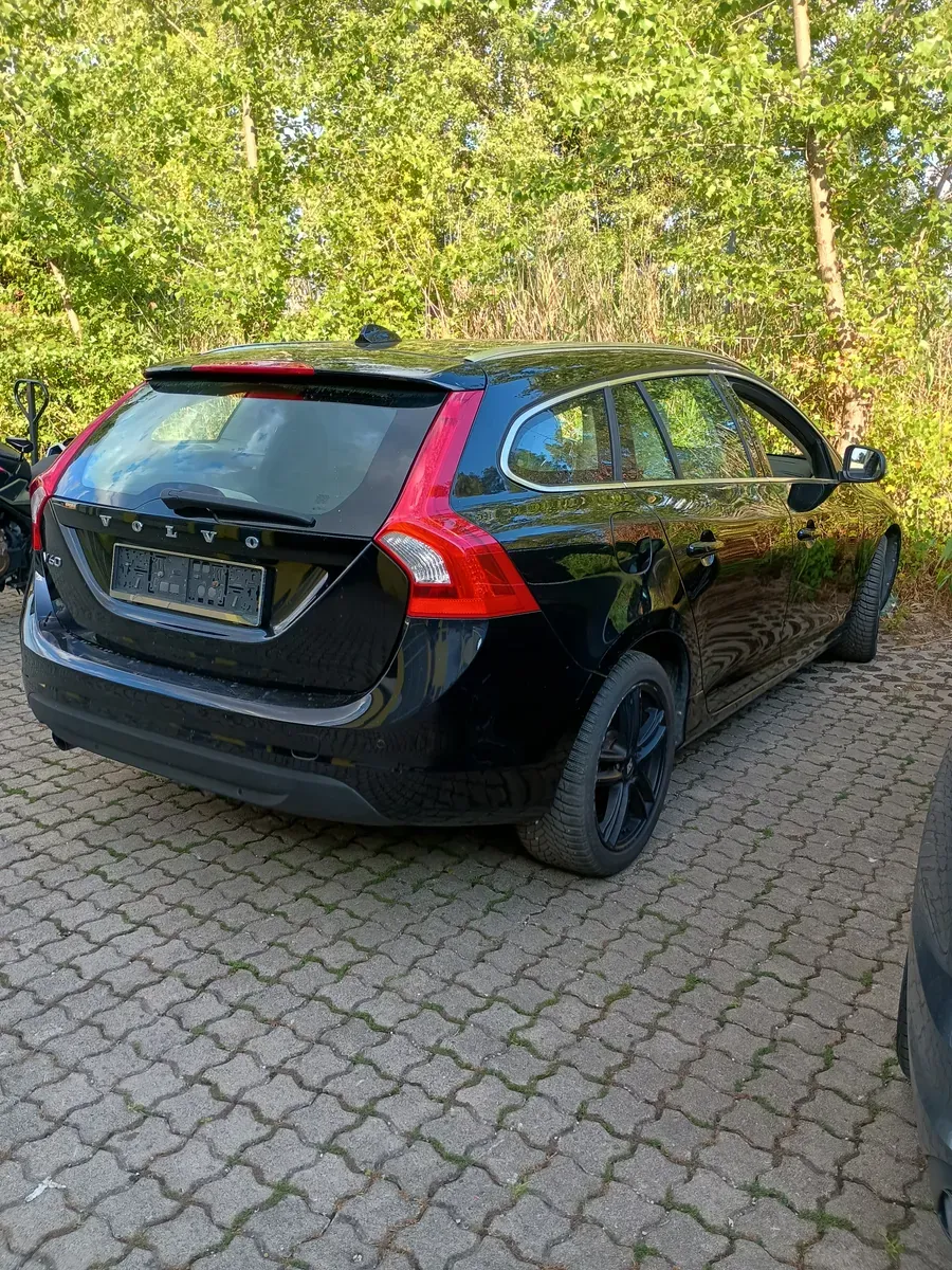 Volvo V60 2012 photo 2
