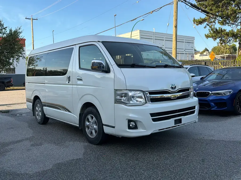 Toyota Hiace 2010 photo 3