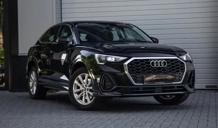 Audi Q3 2022 photo 2