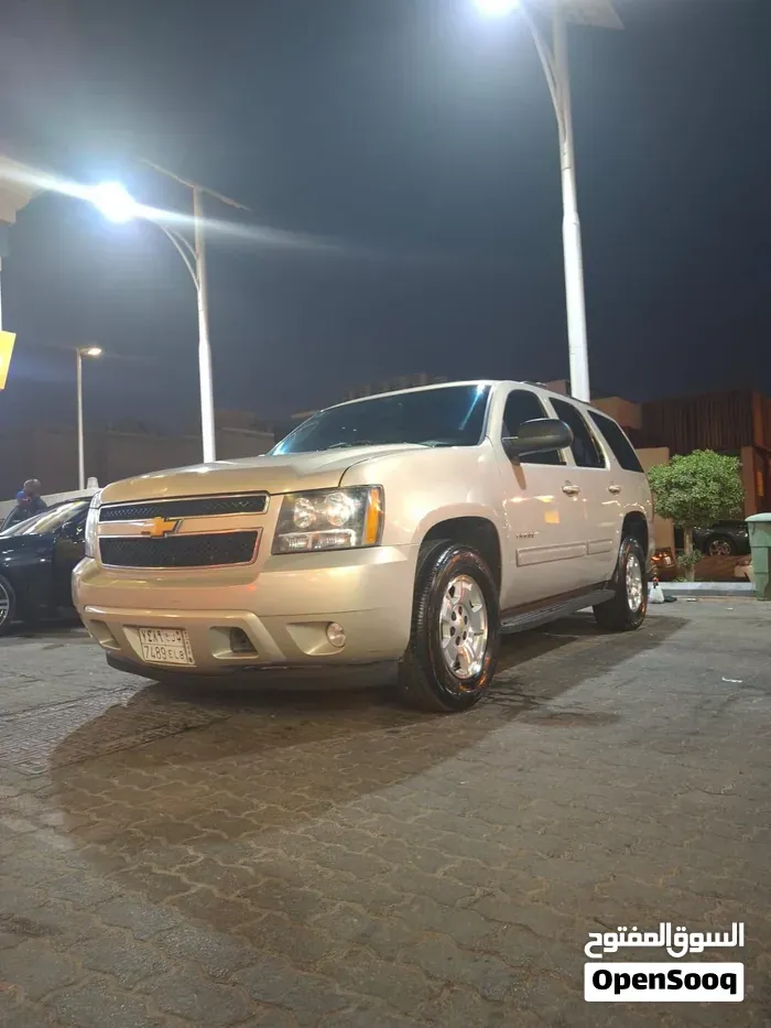Chevrolet Tahoe 2012 photo 2