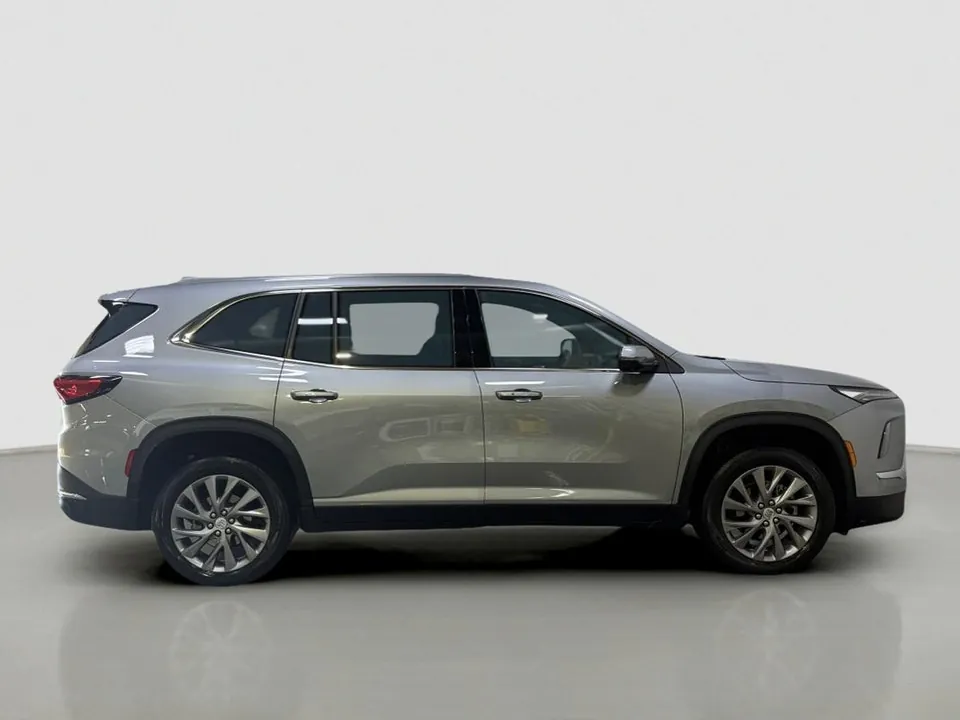 Buick Enclave 2025 photo 2