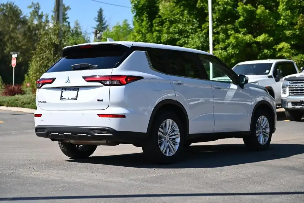 Mitsubishi Outlander 2024 photo 4