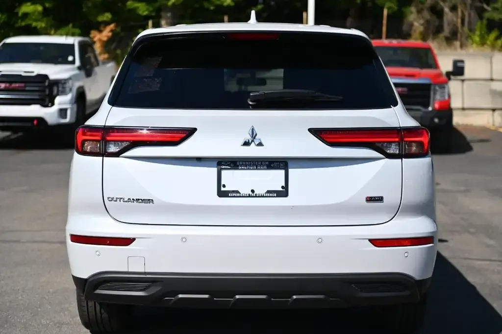 Mitsubishi Outlander 2024 photo 3