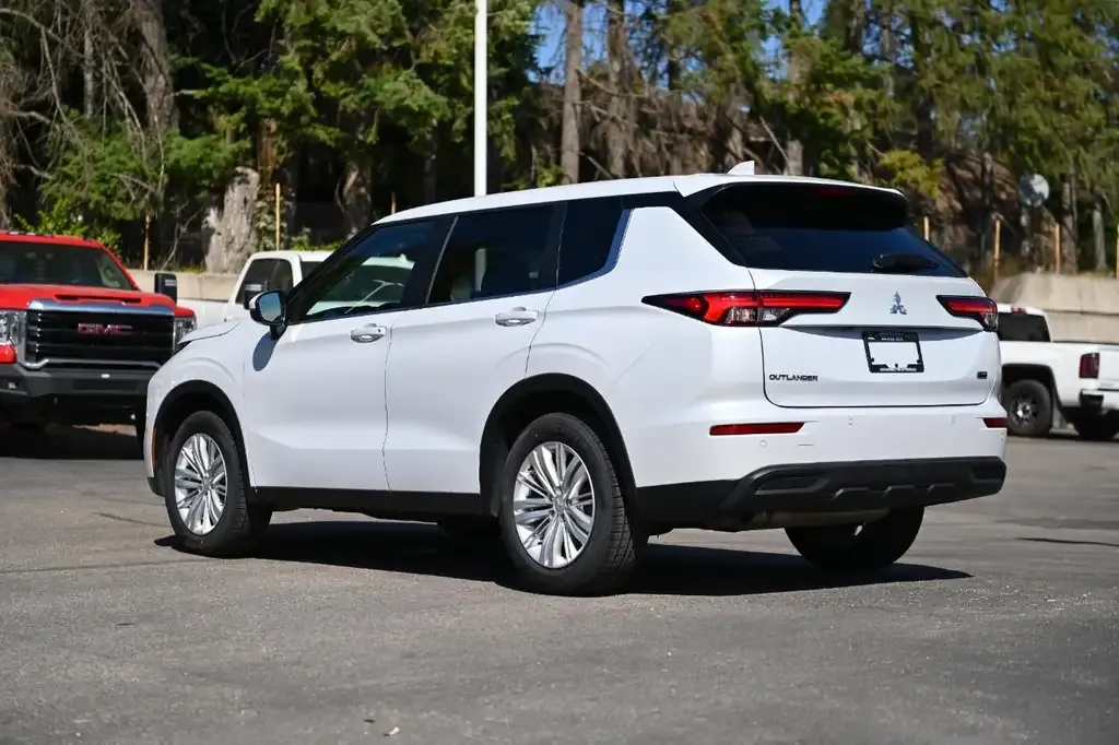 Mitsubishi Outlander 2024 photo 2