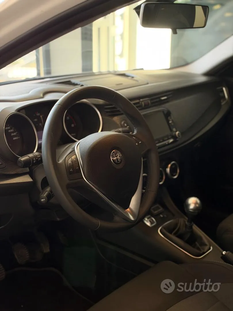 Alfa Romeo Giulietta 2017 photo 5