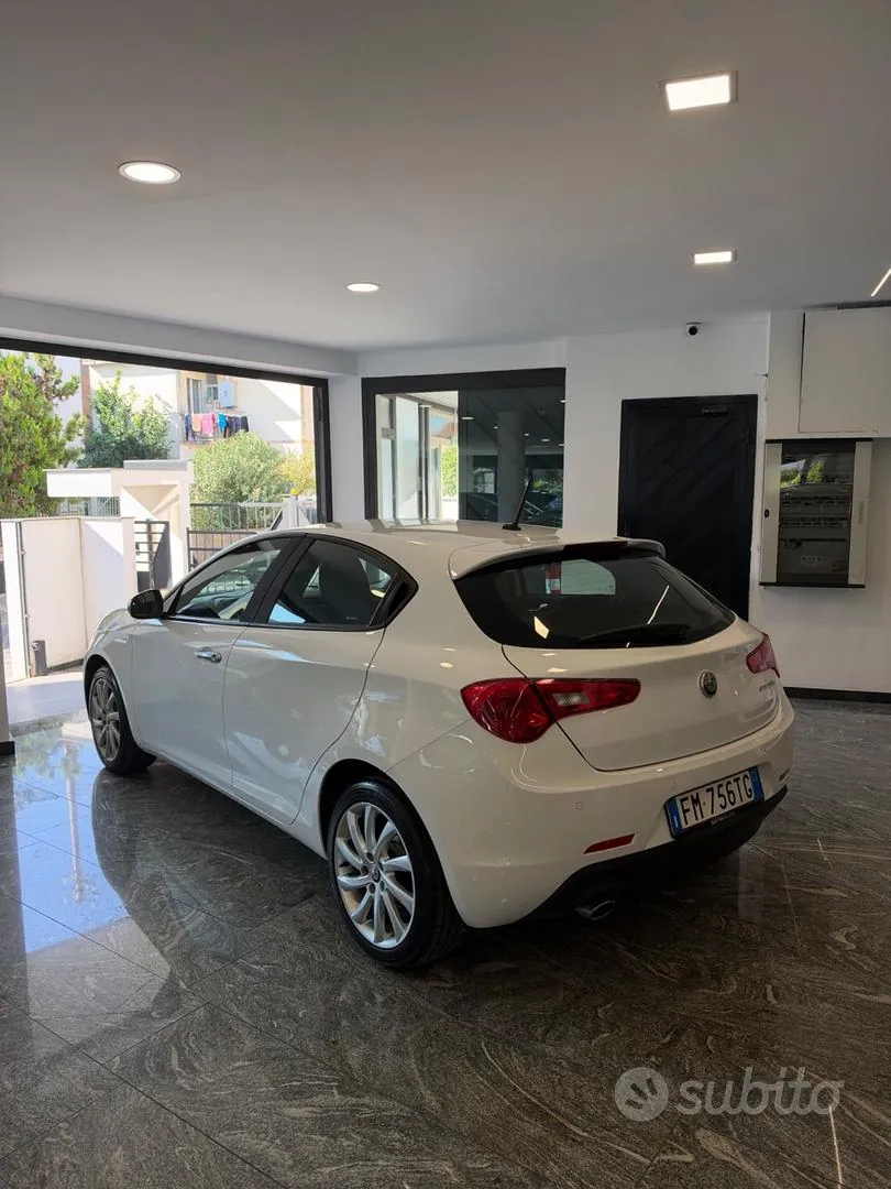 Alfa Romeo Giulietta 2017 photo 2