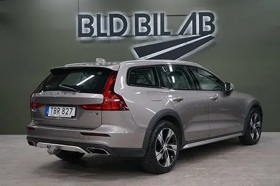 Volvo V60 Cross Country 2019 photo 4