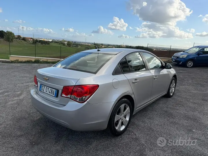 Chevrolet Cruze 2010 photo 3