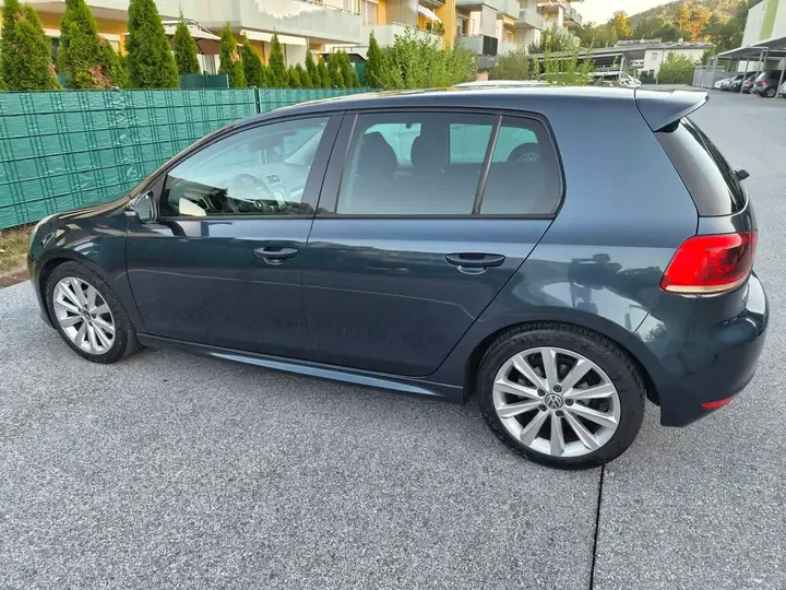 Volkswagen Golf 2011 photo 2