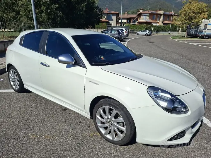 Alfa Romeo Giulietta 2012 photo 2