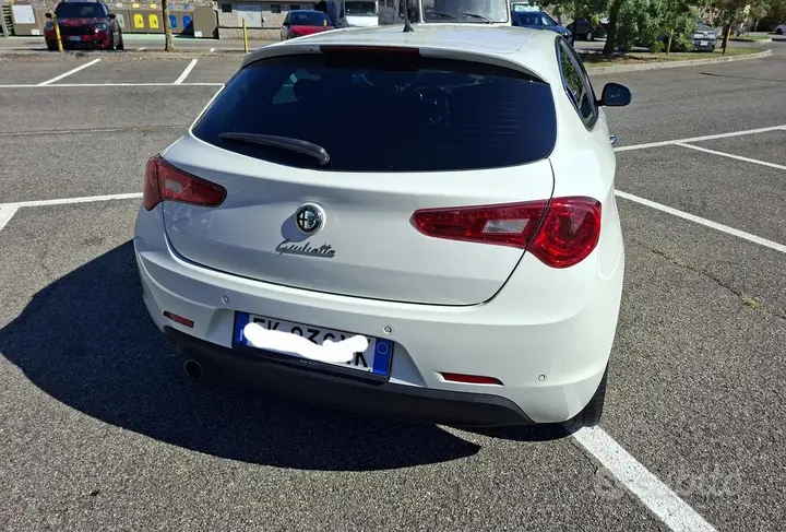 Alfa Romeo Giulietta 2012 photo 3