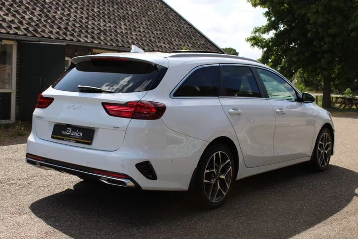 Kia Ceed Sportswagon 2023 photo 3