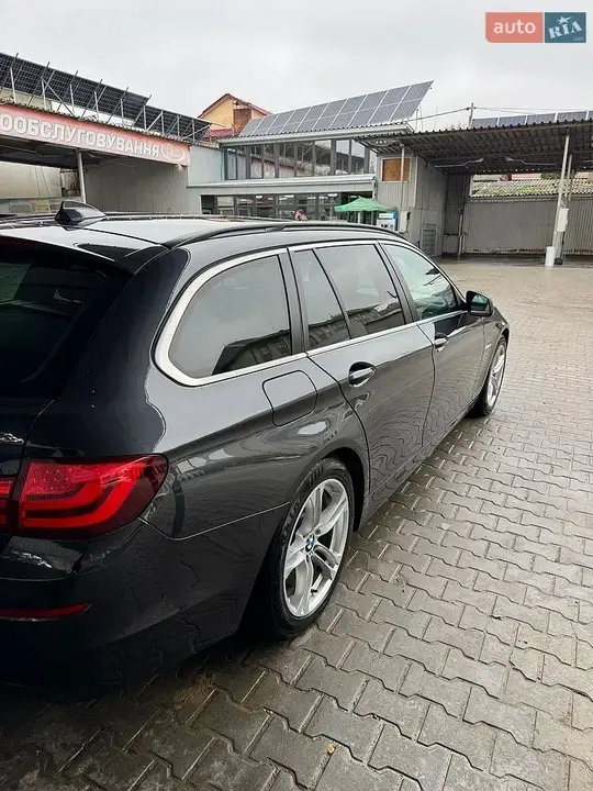 BMW 5 Series 2012 photo 2