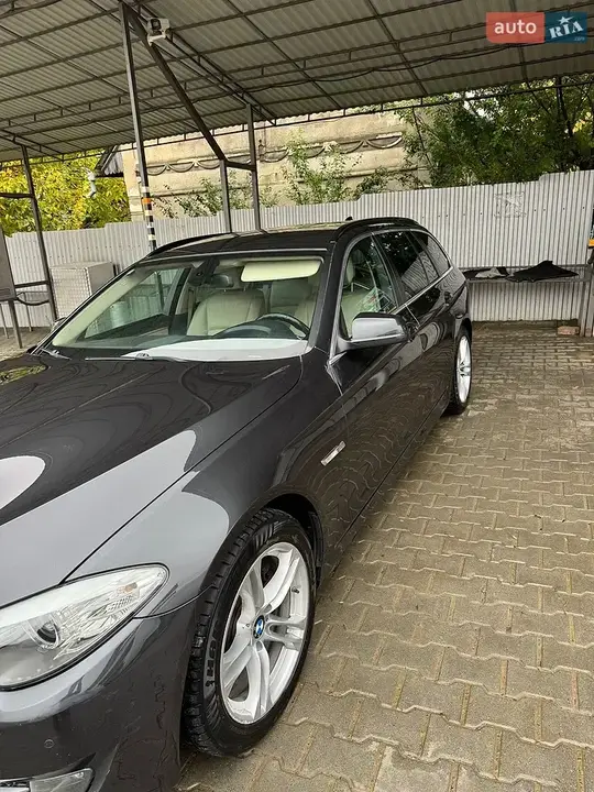 BMW 5 Series 2012 photo 5