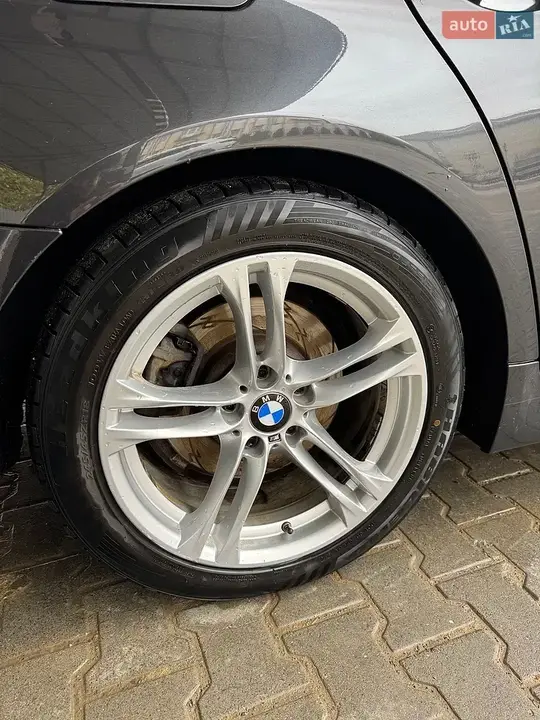 BMW 5 Series 2012 photo 3