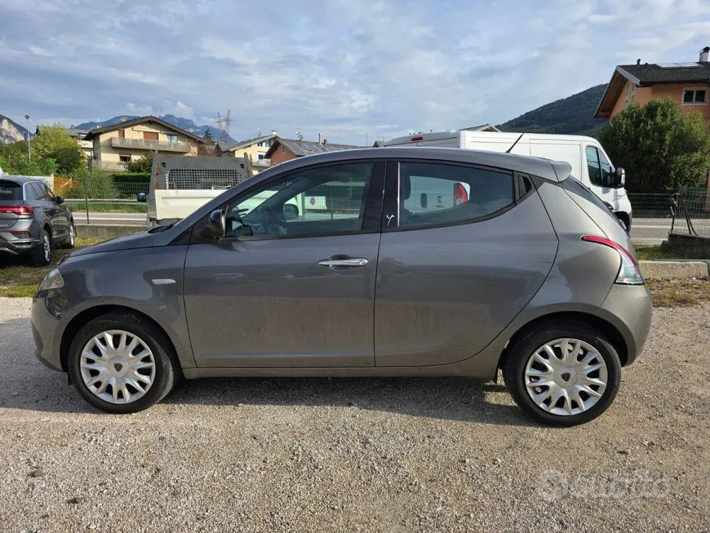 Lancia Ypsilon 2015 photo 3