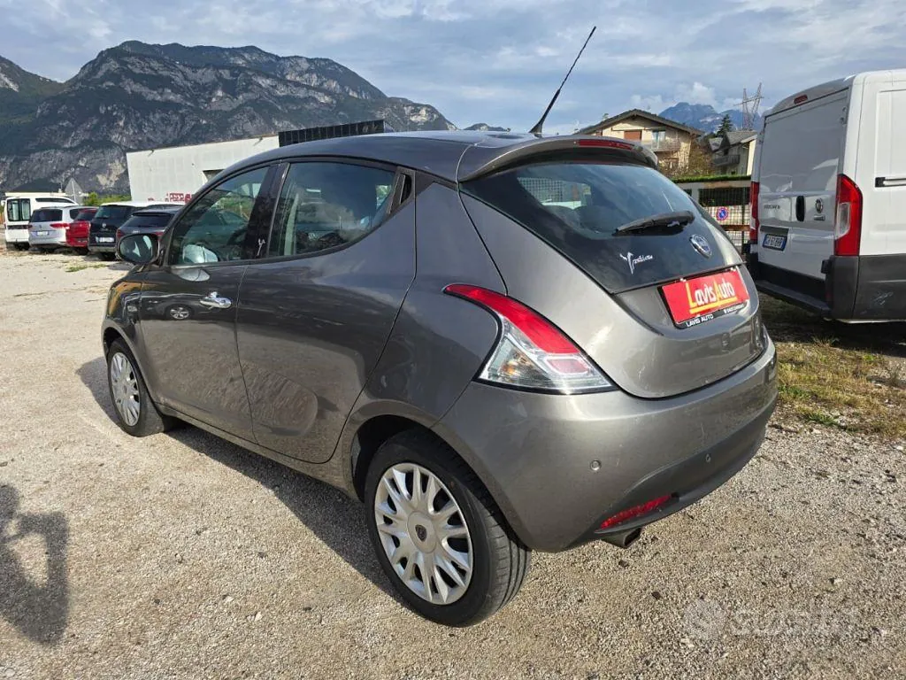 Lancia Ypsilon 2015 photo 4