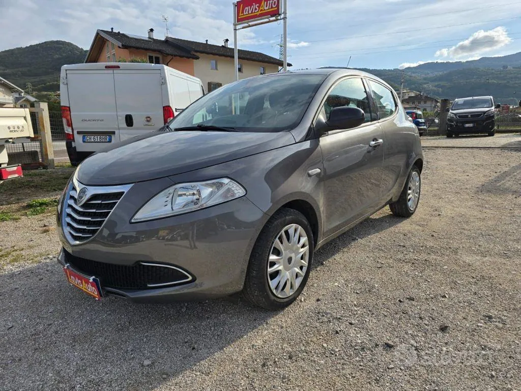 Lancia Ypsilon 2015 photo 2
